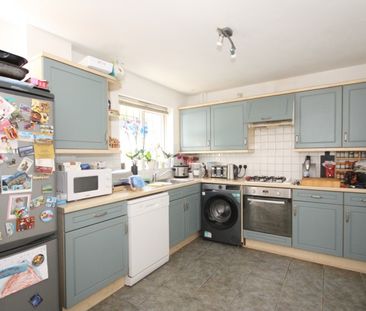 Knaphill, Woking - Photo 5