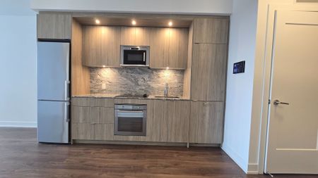 For Lease - 30 Inn on the Park Drive Unit# 406, Toronto, Ontario - Photo 5