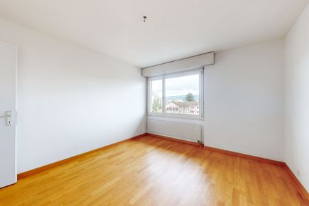 Enjoy sunny moments on the large balcony! - Foto 3