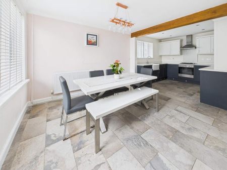 4 bedroom detached bungalow to rent - Photo 5