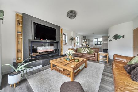 5 bedroom detached house to rent - Photo 3