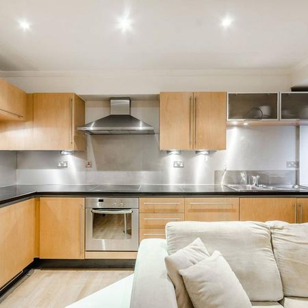 2 bedroom flat to rent - Photo 3