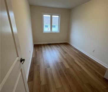 For Lease - 5 Genoa Drive, Hamilton, Ontario - Photo 5