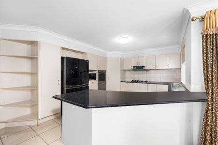 Spacious Family Home in Prime Calamvale Location&excl; - Photo 3