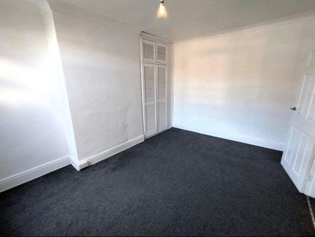 4 bedroom terraced house to rent - Photo 3