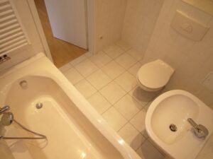 Freiheitsstr. 10, Wohnung 4 ~~~ Einbauküche, offene Küche zum Wohnzimmer, Balkon, Bad mit Badewanne, Keller - Photo 5