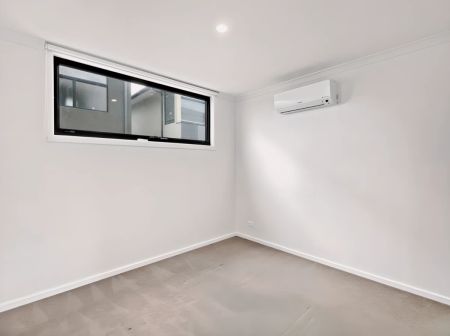 6 Bed 3 Bath - Photo 4