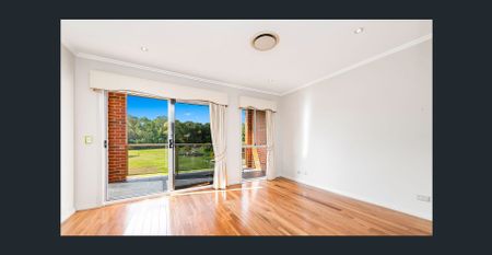 4 BEDROOM 1 STUDY TOWN HOSE IN RESORT COMPLEX - CROYDON - Photo 2