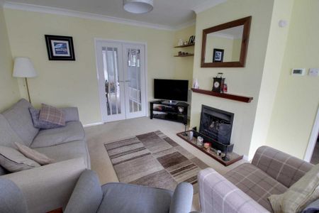 4 bedroom detached house to rent - Photo 2