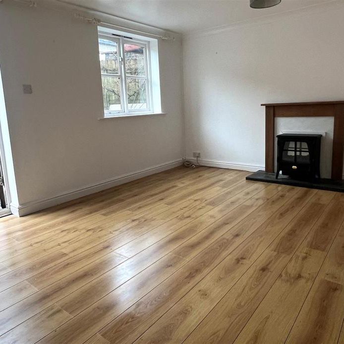 4 bedroom semi-detached house to rent - Photo 1