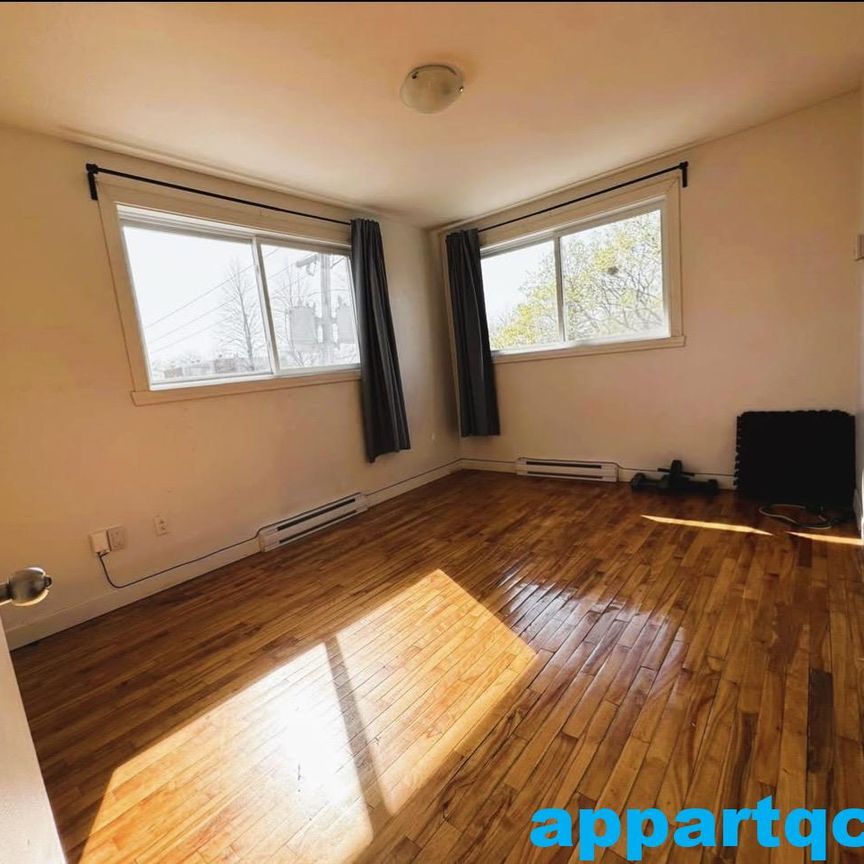 Québec – Appartement 3 1/2 spacieux et lumineux à louer au 3e étage - Photo 1