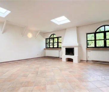 Pronájem prostorného bytu 2+kk s krbem a možností užívání zahrady - Photo 5