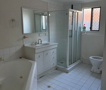 QUAINT HOME IN A CENTRAL LOCATION - Photo 6