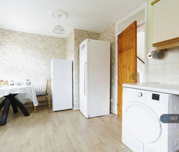 2 bedroom semi-detached house to rent - Photo 5