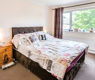 Newfield Avenue, Farnborough, GU14 - Photo 5