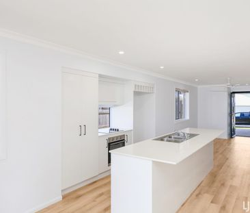 Modern lowset home! - Photo 1