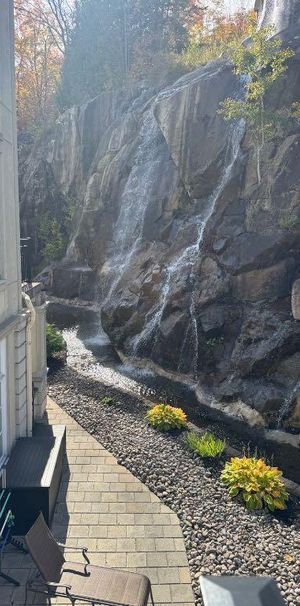 LA COUPOLE SUPERBE CONDO RDC AVEC CHUTE ASCENSEUR ET PISCINE 41/2 2CC 1800/M - Photo 1