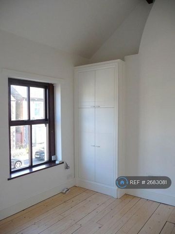 4 bedroom terraced house to rent - Photo 4