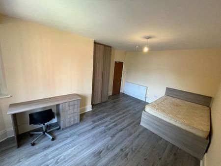 8 Bed Semi-Detached House, Egerton Road, M14 - Photo 3