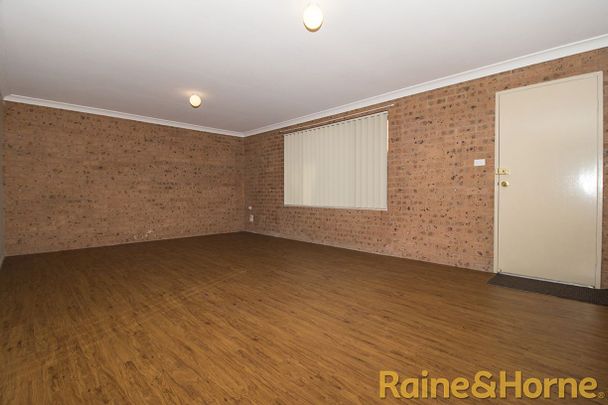 2/10 Marsden Street, Dubbo, NSW 2830 - Photo 1