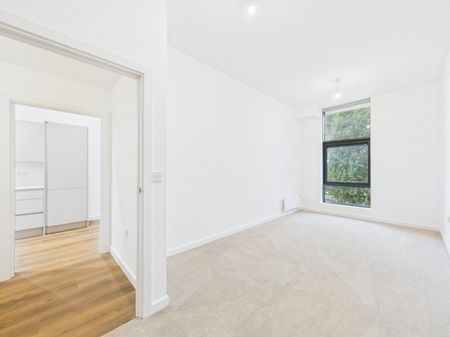 Lakeside East, The Causeway, Staines-Upon-Thames,TW18 - Photo 3