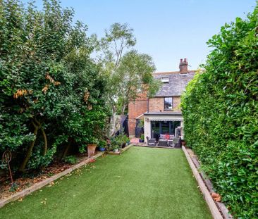 4 bedroom end of terrace house to rent - Photo 6