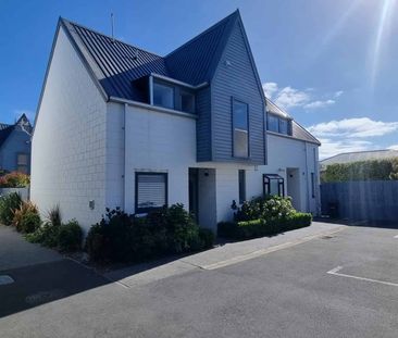 Townhouse In A Very Handy Location! - Photo 3