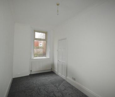 2 bedroom ground floor flat to rent - Photo 3