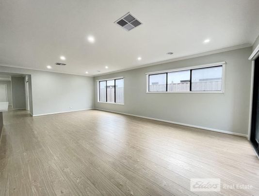 Move in before Christmas!! - Photo 1