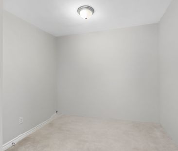 For Lease - 110 Stockholm Private, Blossom Park - Airport and Area,... - Photo 3