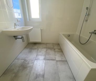 Sehr schöne 3-Zimmer-Wohnung mit Einbauküche, Balkon und Carportpar... - Photo 6