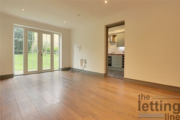 Crofton Way, Enfield, Middlesex, EN2 8HR - Photo 1
