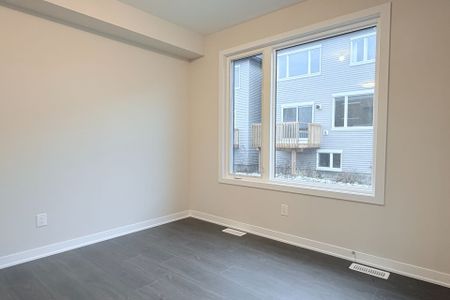 For Lease - 381 Les Emmerson Drive, Barrhaven, Ontario - Photo 3