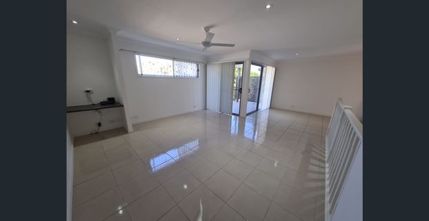 MODERN AIR CONDITIONED TOWNHOUSE - Photo 1