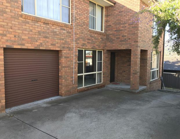 Two Bedroom Unit in West Tamworth - Photo 1