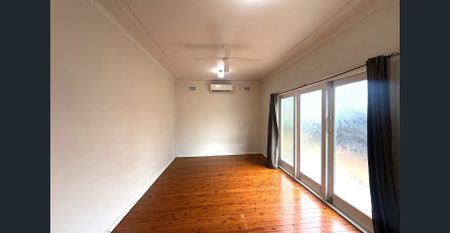 Charming Home Close to Train Station & Public School - Photo 3