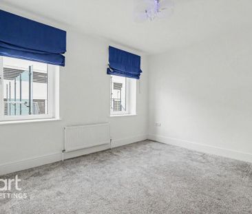 4 bedroom end of terrace house to rent - Photo 3