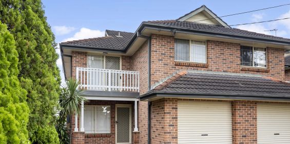Quality 3 Bedroom Duplex in Highly Desirable Area - Photo 3