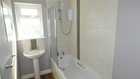 2 bedroom end of terrace house to rent - Photo 5