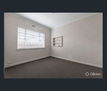 Charming 3-Bedroom Home in the Heart of Cheltenham! - Photo 3