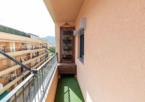 Carrer de Travau, Barcelona, Catalonia 08031