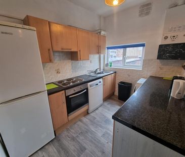 4 bedroom terraced house to rent - Photo 2