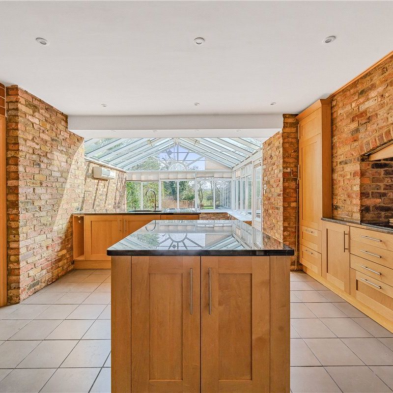 A five-bedroom detached family home situated in Wendover, benefiting from ample driveway parking and both a double and single garage. - Photo 1