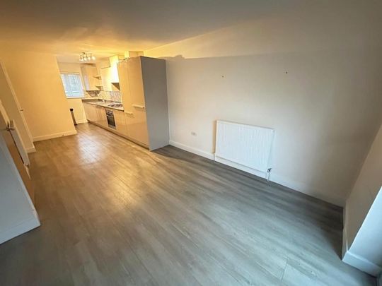 4 bedroom terraced house to rent - Photo 1