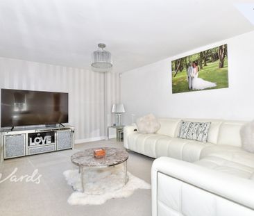 4 bedroom detached house to rent - Photo 2