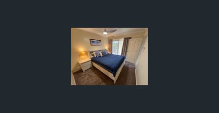 SHORT - MID Term 417 visa traveller friendly beachfront living right in the middle of all The Strand lifestyle attractions - Photo 3