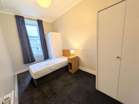 3 bedroom flat to rent - Photo 3