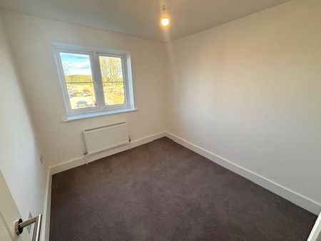 4 bedroom detached house to rent - Photo 2