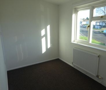 3 bedroom semi-detached house to rent - Photo 6