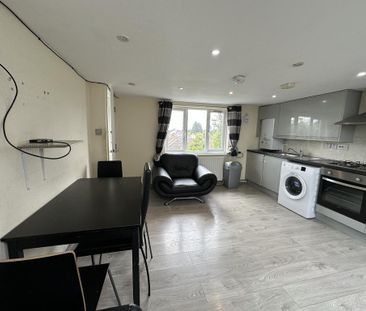 3 bedroom maisonette to rent - Photo 2